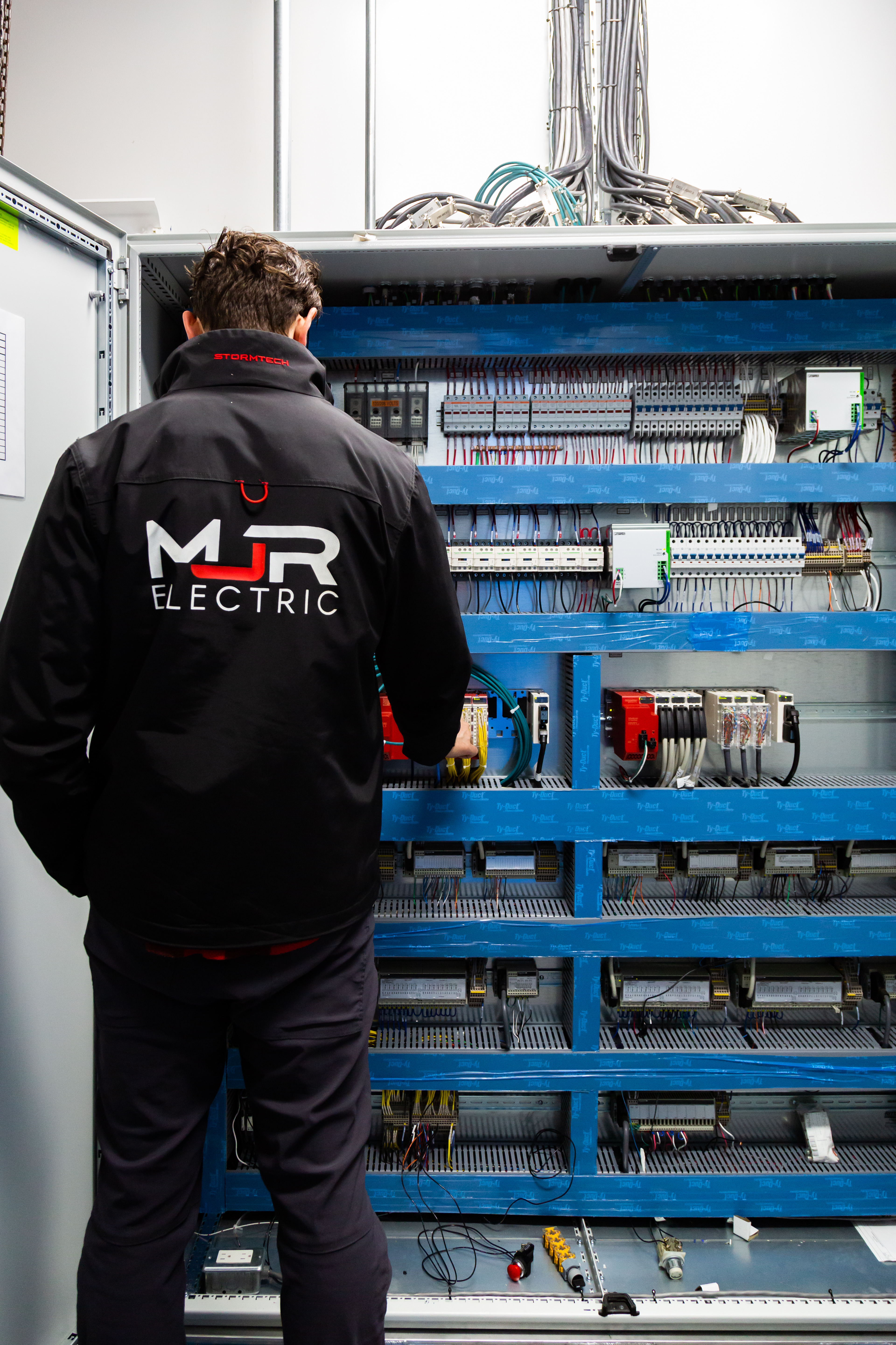 Preparing Your Electrical System for Winter: Maintenance Tips for a Safe and Warm Season